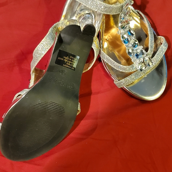 Shoes - Picture 3 of 6